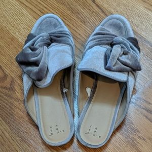 Lilac velvet mules with tie detail